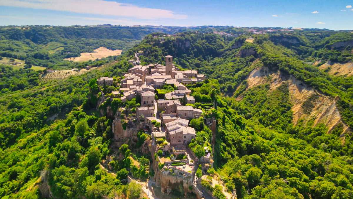 Turismo sostenibile in Italia: valorizzazione dei borghi nascosti e delle bellezze naturali meno conosciute.